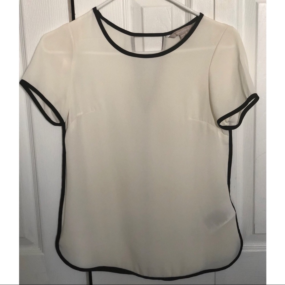 Banana Republic short sleeve blouse in 00P
